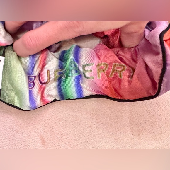New Burberry Silk Scrunchie - Picture 4 of 5